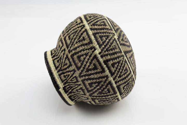 Hand Woven Black and Gray Basket Made By Wounaan And Emberá Panama Indians. Bowl Basket, Woven Basket, Basket Decor, Woven Storage