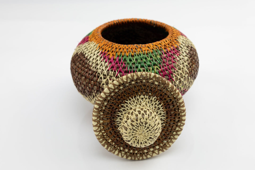 Hand Woven Basket with Top Made By Wounaan And Emberá Panama Indians. Bowl Basket, Woven Basket, Basket Decor, Woven Storage