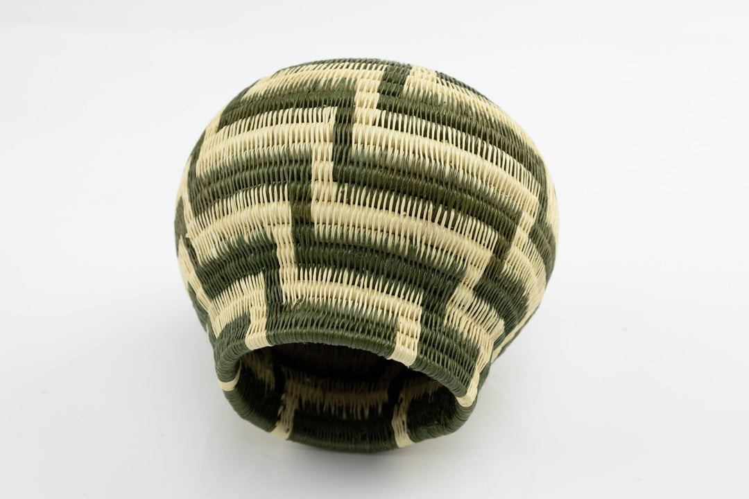 Hand Woven Classic Basket Made By Wounaan And Emberá Panama Indians. Bowl Basket, Woven Basket, Basket Decor, Woven Storage