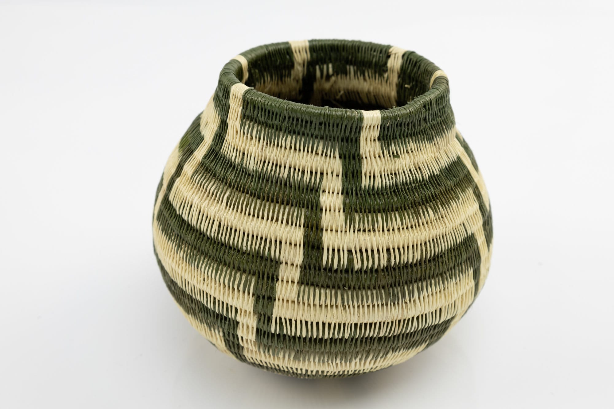 Hand Woven Classic Basket Made By Wounaan And Emberá Panama Indians. Bowl Basket, Woven Basket, Basket Decor, Woven Storage