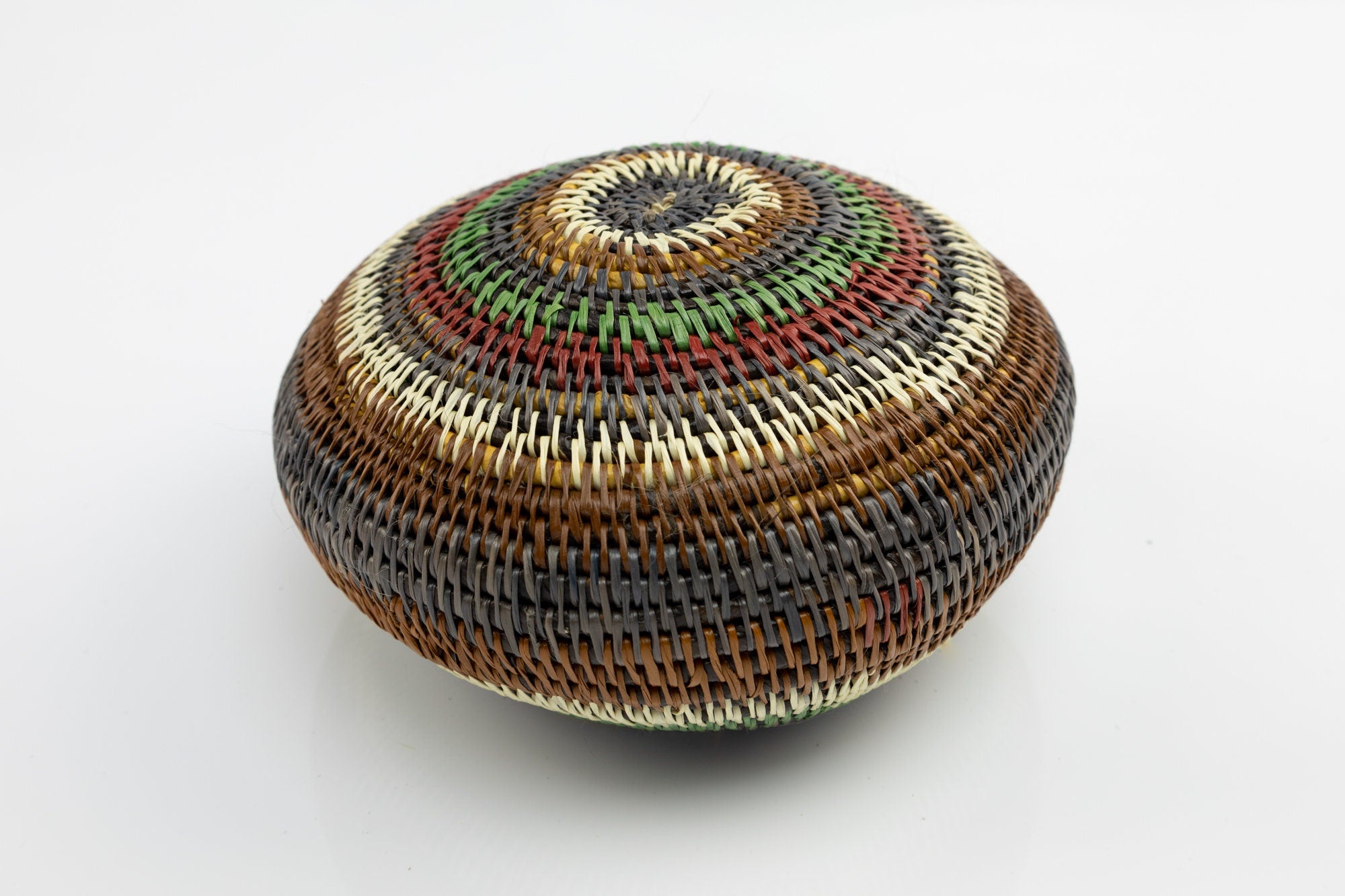 Hand Woven Basket with Top Made By Wounaan And Emberá Panama Indians. Bowl Basket, Woven Basket, Basket Decor, Woven Storage