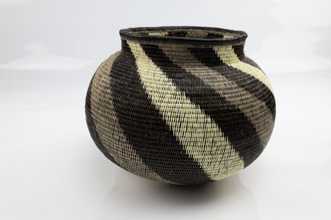 Hand Woven Large Basket Made By Wounaan And Emberá Panama Indians. Bowl Basket, Woven Basket, Basket Decor, Woven Storage