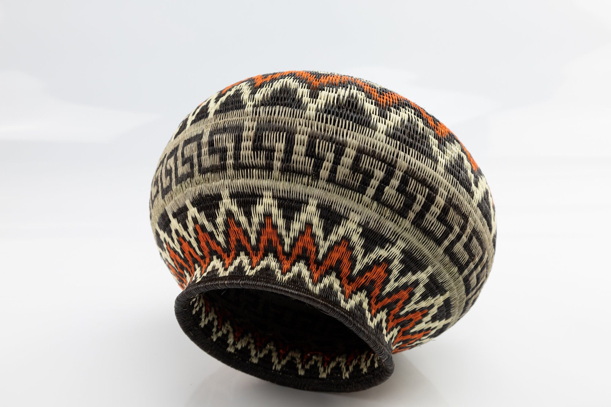 Hand Woven Classic Design Basket Made By Wounaan And Emberá Panama Indians. Bowl Basket, Woven Basket, Basket Decor, Woven Storage