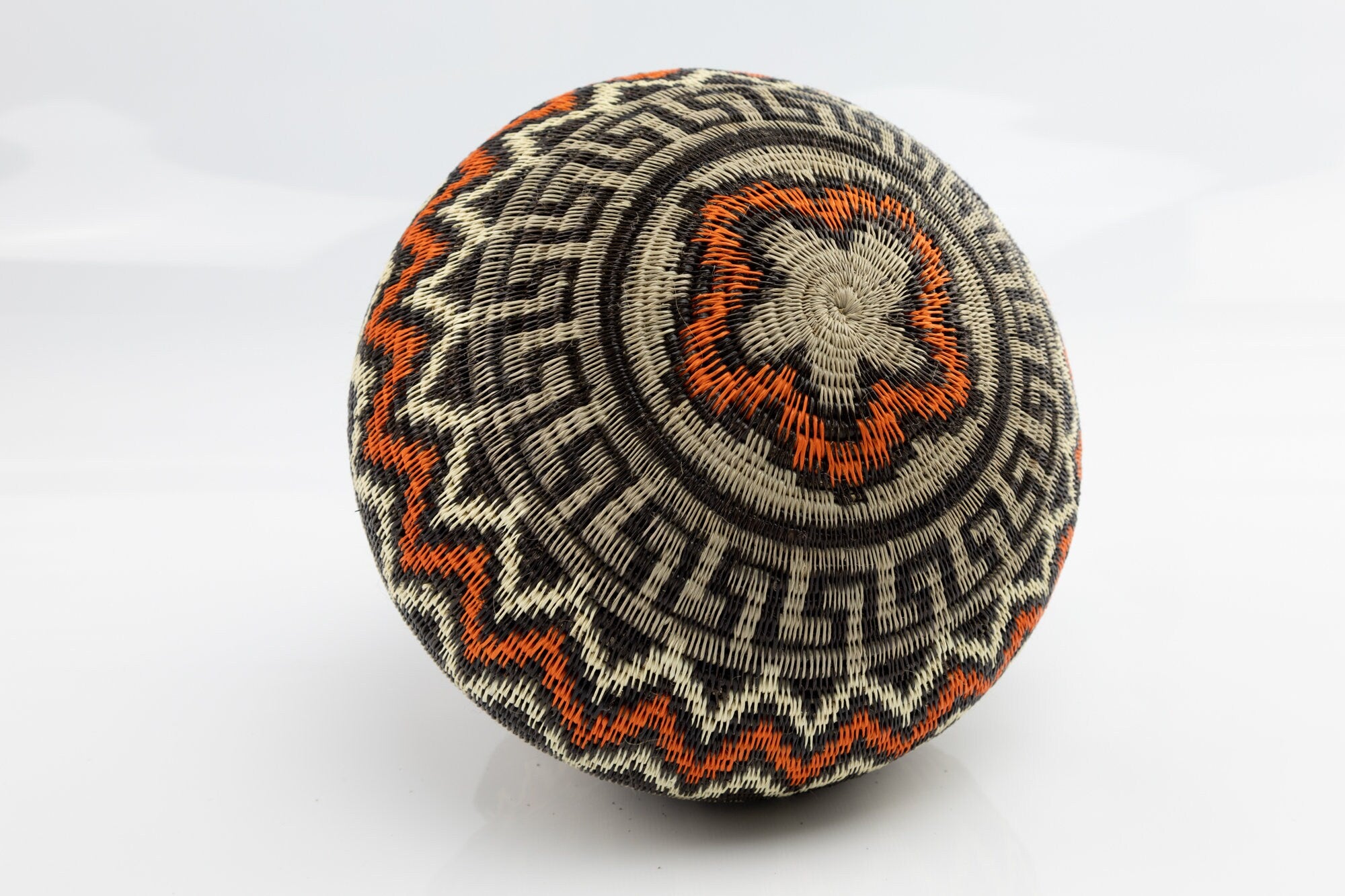 Hand Woven Classic Design Basket Made By Wounaan And Emberá Panama Indians. Bowl Basket, Woven Basket, Basket Decor, Woven Storage