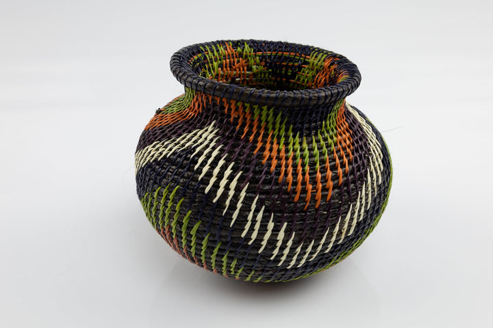 Hand Woven Classic Basket Made By Wounaan And Emberá Panama Indians. Bowl Basket, Woven Basket, Basket Decor, Woven Storage