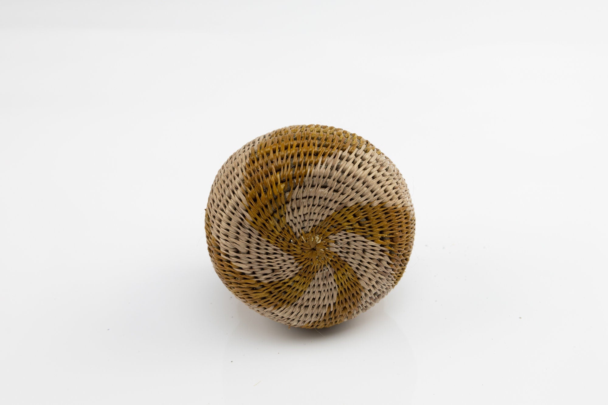 Hand Woven Small Basket Made By Wounaan And Emberá Panama Indians. Bowl Basket, Woven Basket, Basket Decor, Woven Storage