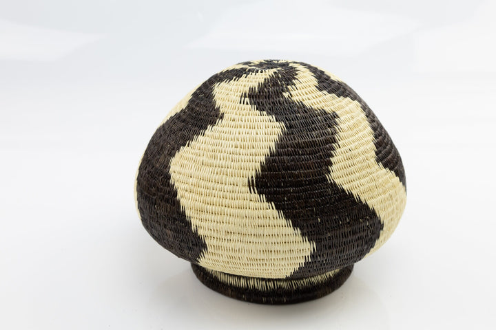 Hand Woven Black and White Basket Made By Wounaan And Emberá Panama Indians. Bowl Basket, Woven Basket, Basket Decor, Woven Storage