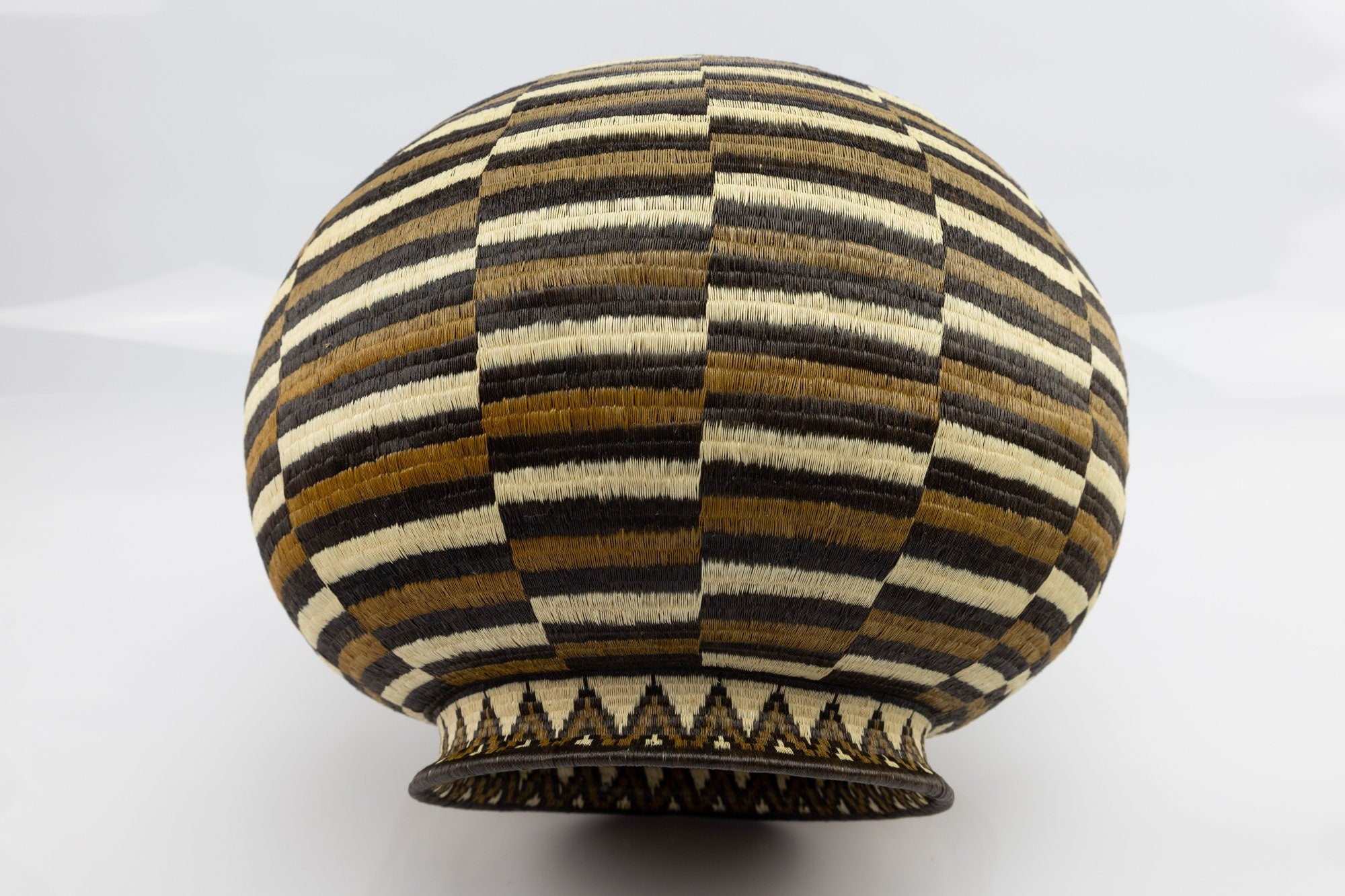 Large Hand Woven Basket Made By Wounaan And Emberá Panama Indians. Bowl Basket, Woven Basket, Basket Decor, Woven Storage