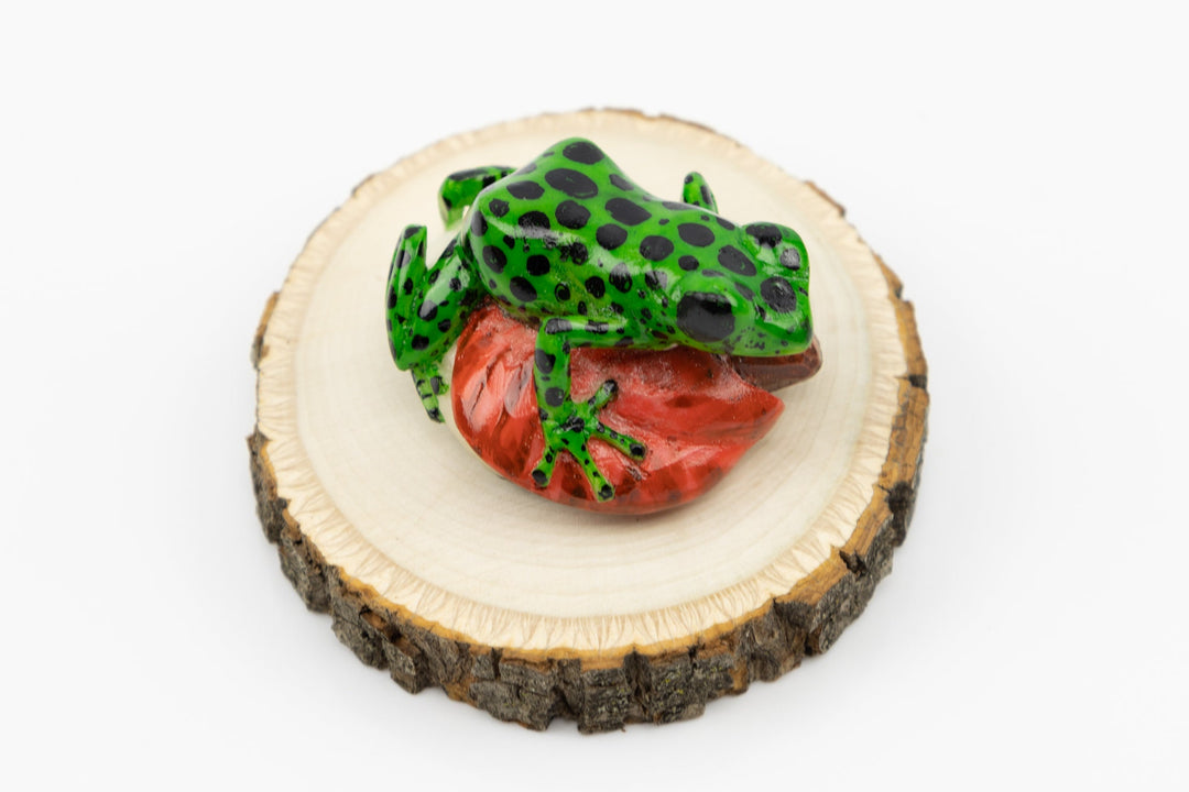 Hand Carved Poison Dart Frog Tagua Nut Made By Wounaan And Emberá Panama Indians. Animal Statue, Carving Miniature, Figurine, Decoration