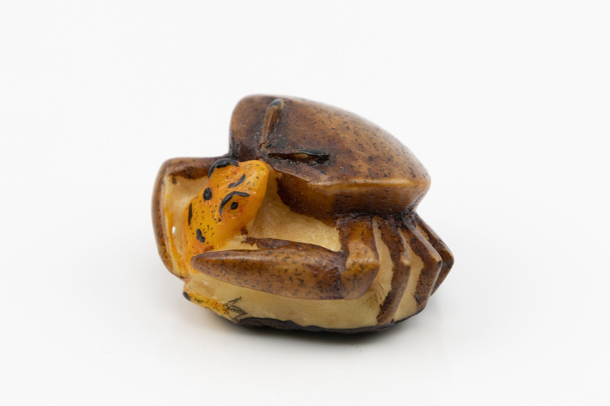 Vintage Crab Golden Frog Tagua Nut Made By Wounaan And Emberá Panama Indians. Animal Statue, Vegetable Ivory, Carving Miniature, Figurine
