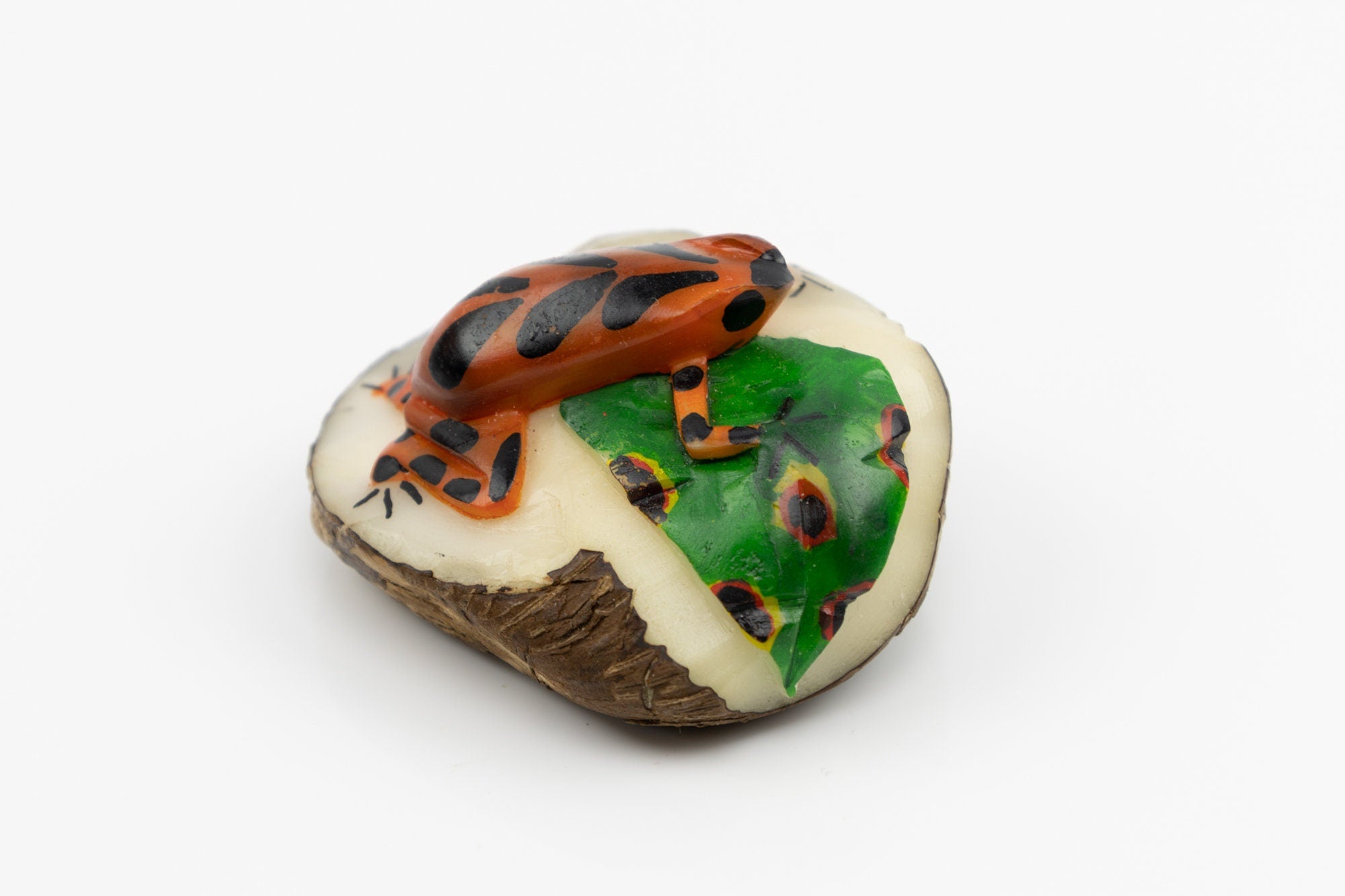 Hand Carved Poison Dart Frog Tagua Nut Made By Wounaan And Emberá Panama Indians. Animal Statue, Carving Miniature, Figurine, Decoration