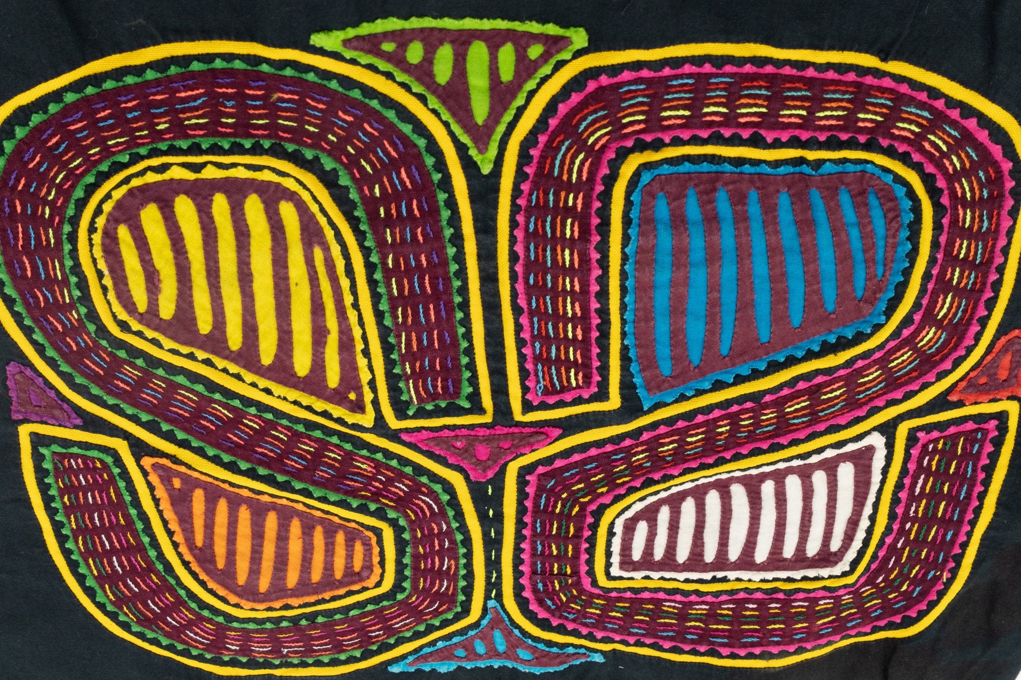 Hand Stitch Dog Face Panama Mola Textile art, Latin American wall art, Boho Wall Decor, Tapestry, Rainforest Decor, Geometric